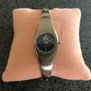 Roxy watch without battery
